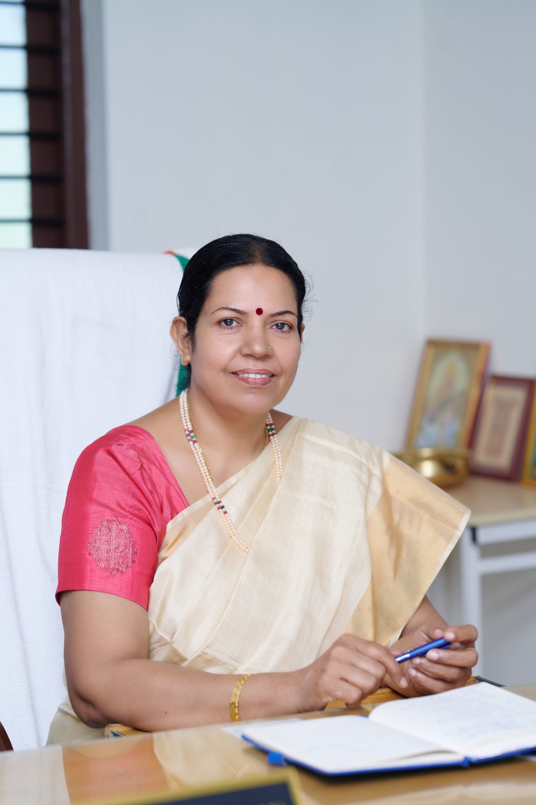 Managing Trustee scaled